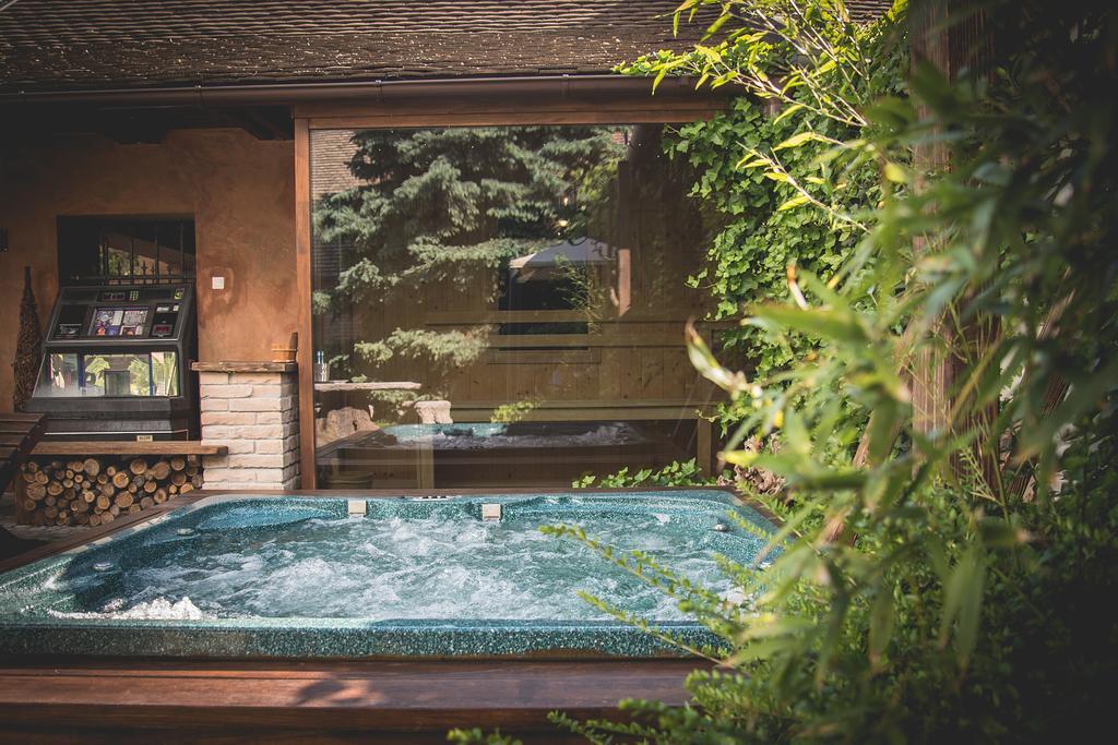 Luxus Wellness Apartman ベーケーシュチャバ エクステリア 写真